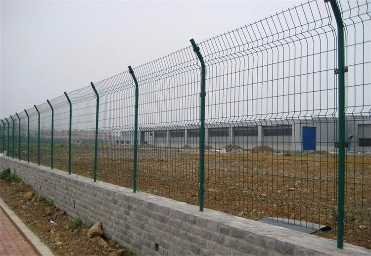 公路護欄網兩種防腐工藝的優(yōu)劣分析 